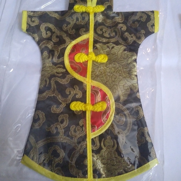 #1 Chinese Dress Wine Bottle Covers, Set of 4 - Picture 2 of 10